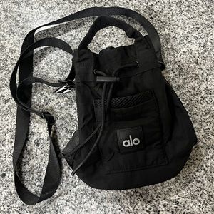 Alo yoga bucket bag